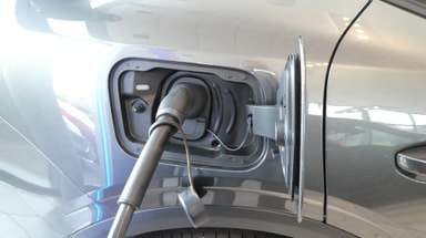Gros plan sur un câble de recharge de type 2 pour voiture électrique
