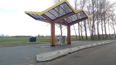 Station de recharge rapide Fastned pour voitures électriques