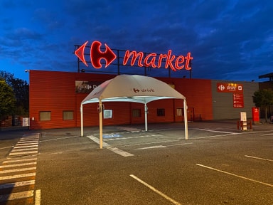 Façade d'un magasin Carrefour en France