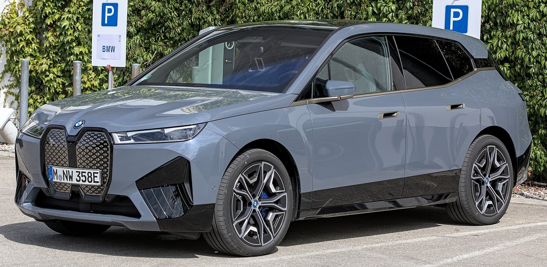 Ein BMW iX, ein großes Elektro-SUV